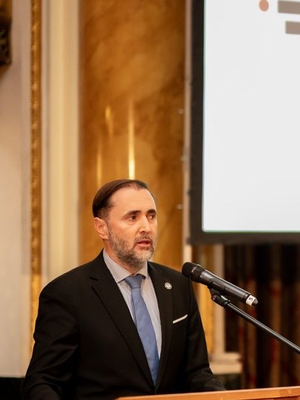 Krešimir Luetić, MD